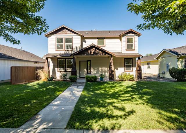 Property at 1331 NE 4th St, Redmond, OR 97756, 4 beds, 2.5 baths