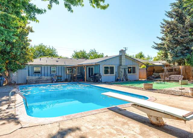 Property at 1548 S Ivy St, Medford, OR 97501, 3 beds, 1.5 baths