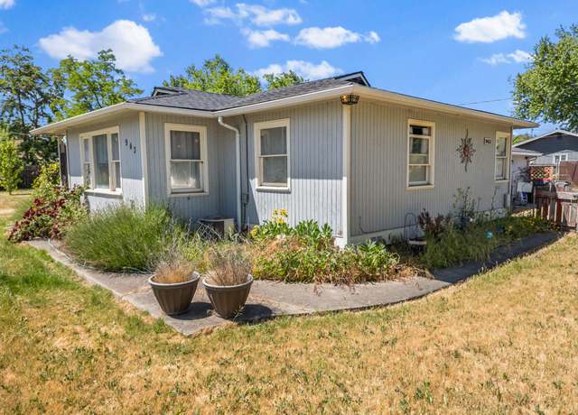 Property at 943 N Ross Ln, Medford, OR 97501, 2 beds, 1.5 baths