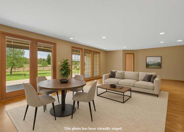 Property at 69820 W Meadow Pkwy, Sisters, OR 97759, 4 beds, 3 baths