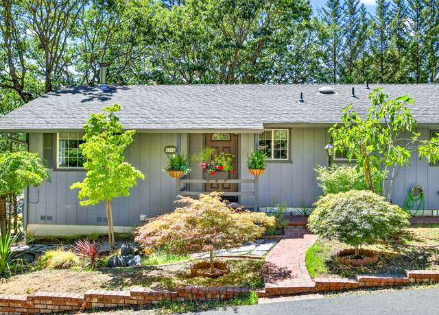 Property at 1614 NE Hillcrest Dr, Grants Pass, OR 97526, 3 beds, 2 baths
