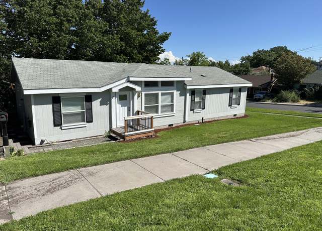 Property at 310 Jefferson St, Klamath Falls, OR 97601, 3 beds, 2 baths