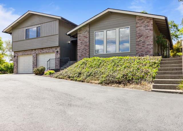 Property at 346 Stanford Ave, Medford, OR 97504, 3 beds, 2.5 baths