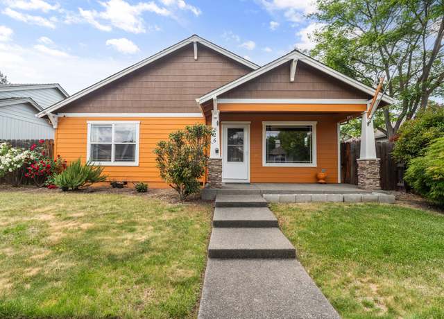 Property at 826 Isherwood Dr, Central Point, OR 97502, 3 beds, 2 baths