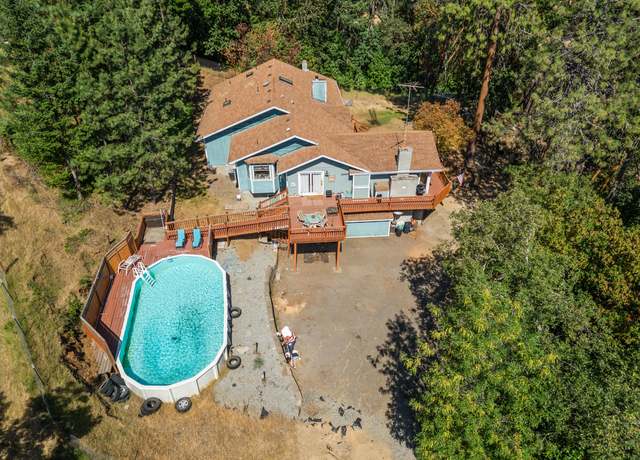 Property at 5266 Dark Hollow Rd, Medford, OR 97501, 5 beds, 3 baths