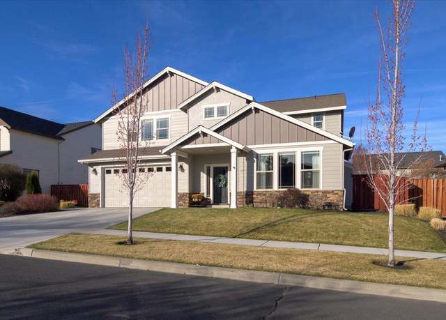 Property at 375 NW 28th St, Redmond, OR 97756, 4 beds, 2.5 baths