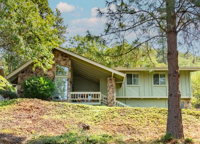 Property at 1630 NE Terrace Dr, Grants Pass, OR 97526, 3 beds, 2.5 baths