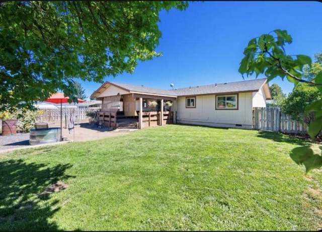 Property at 775 SE Juniper St, Prineville, OR 97754, 3 beds, 1 bath