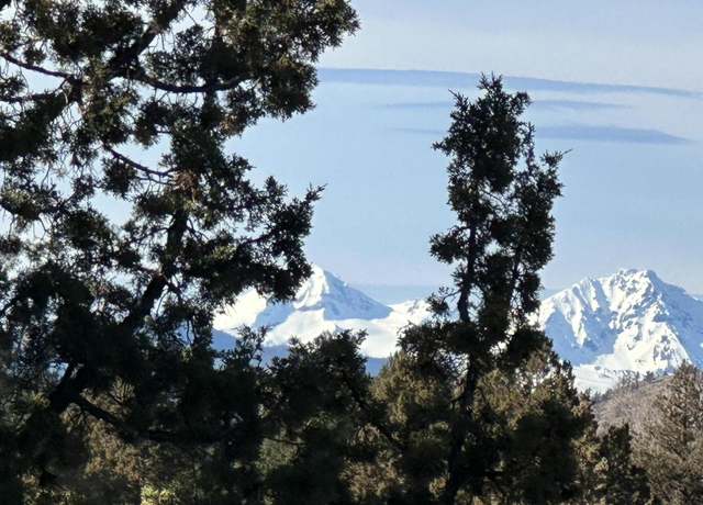Property at 61955 Somerset Dr, Bend, OR 97702