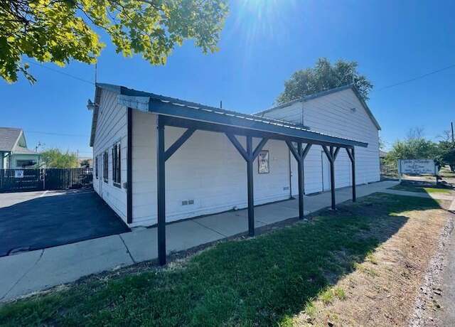Property at 1313 Owens St, Klamath Falls, OR 97601, 2 beds, 3 baths