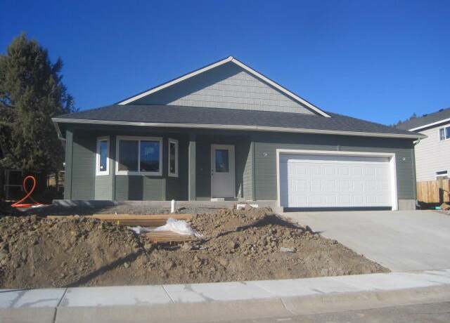 Property at 5109 Cherry Blossom Ln, Klamath Falls, OR 97601, 3 beds, 2 baths