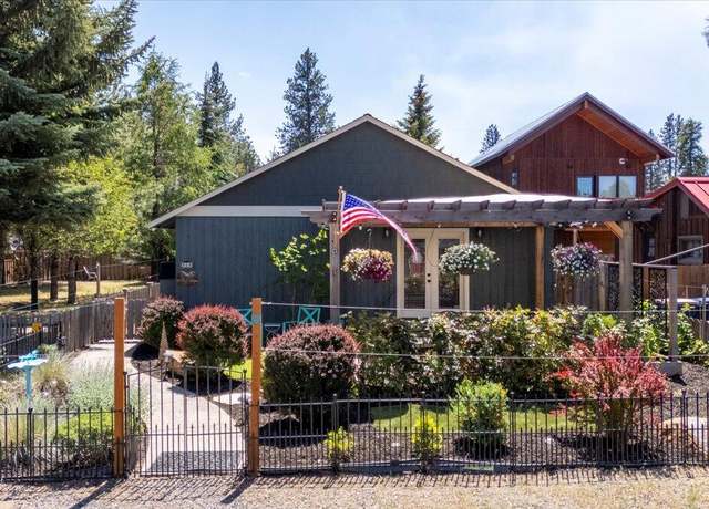 Property at 325 E Washington Ave, Sisters, OR 97759, 3 beds, 2.5 baths
