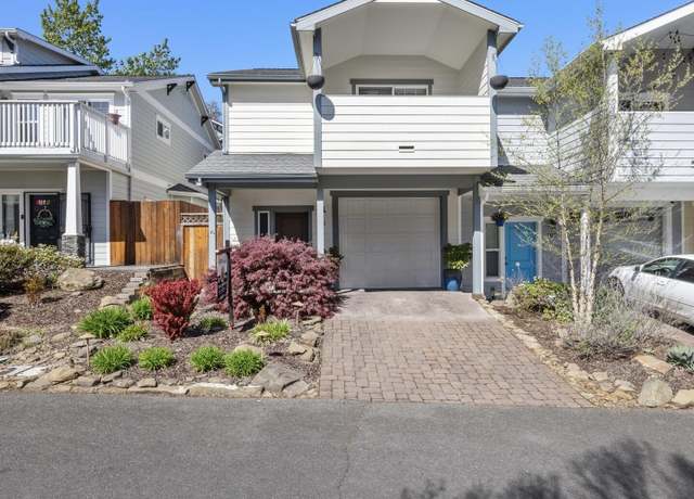 Property at 111 Mccully Ln, Jacksonville, OR 97530, 2 beds, 2.5 baths