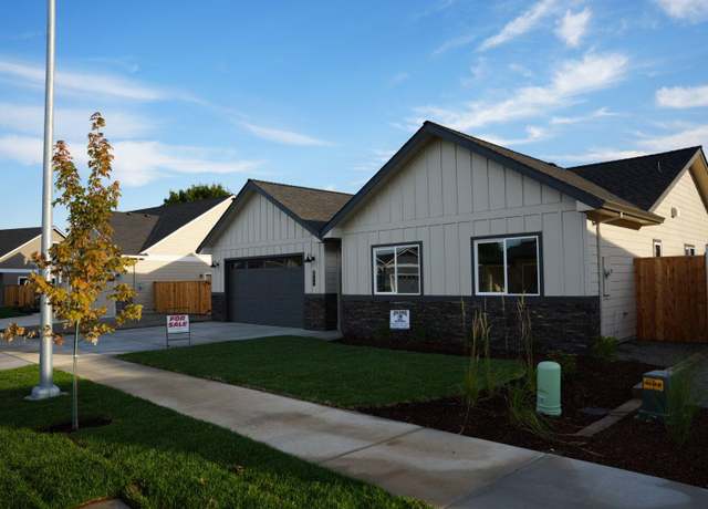 Property at 2777 Roberts Rd, Medford, OR 97504, 3 beds, 2 baths