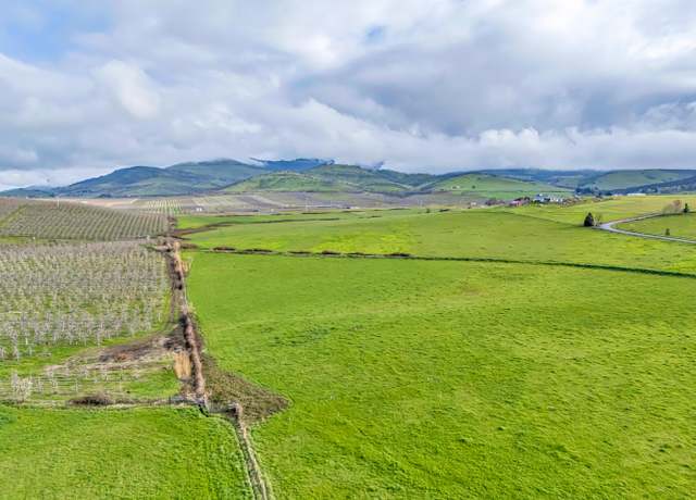 Property at 927 W Valley View Rd, Ashland, OR 97520
