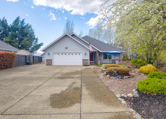 Property at 1110 Cashmere Dr, Grants Pass, OR 97527, 3 beds, 2.5 baths