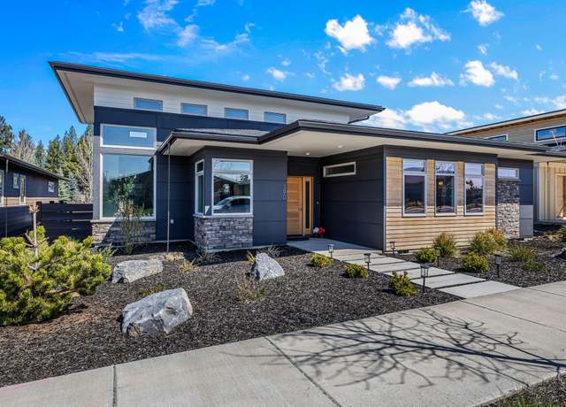 Property at 390 E Diamond Peak Ave, Sisters, OR 97759, 2 beds, 2.5 baths