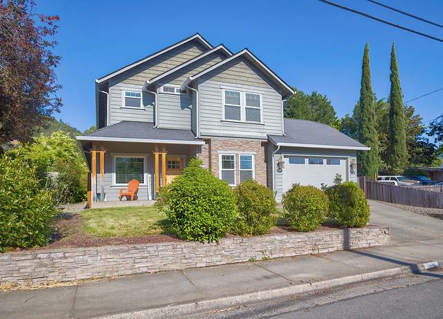 Property at 965 NE 10th St, Grants Pass, OR 97526, 4 beds, 2.5 baths