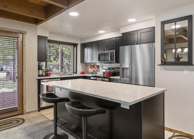 Property at 57803 Mt Rainier Ln #10, Sunriver, OR 97707, 4 beds, 2 baths