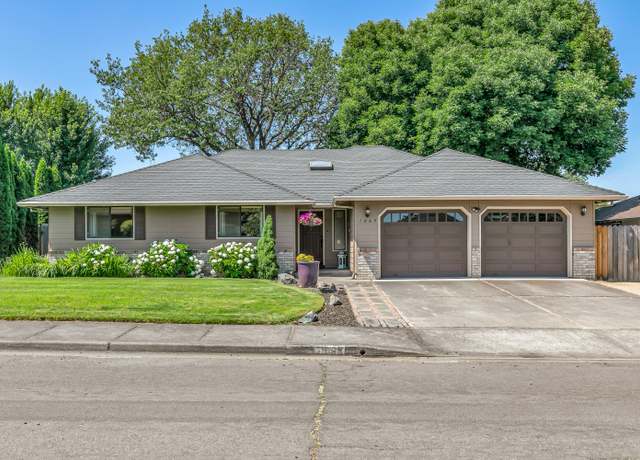 Property at 1869 Canyon Ave, Medford, OR 97504, 3 beds, 2 baths