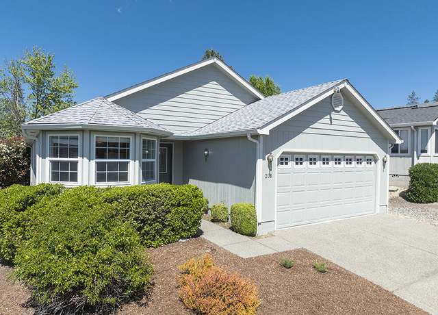 Property at 208 Independence Dr, Grants Pass, OR 97527, 3 beds, 2 baths