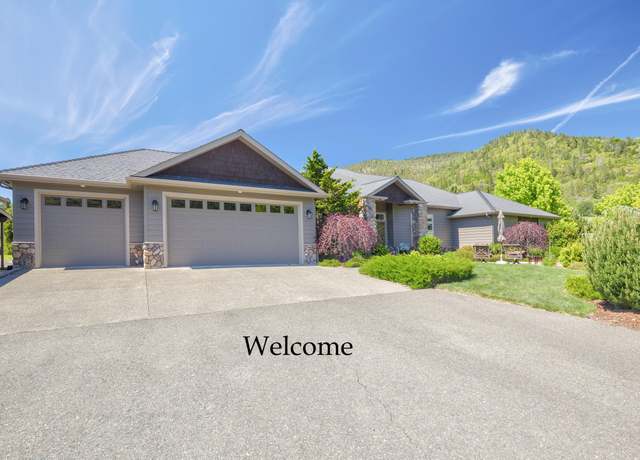 Property at 308 Crume Dr, Grants Pass, OR 97526, 4 beds, 2.5 baths