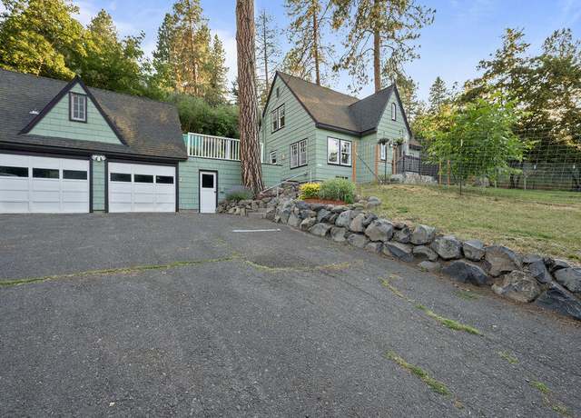 Property at 1027 Lakeshore Dr, Klamath Falls, OR 97601, 4 beds, 4.5 baths