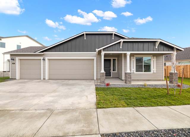 Property at 1131 NW Walnut Ave #04, Redmond, OR 97756, 3 beds, 2 baths