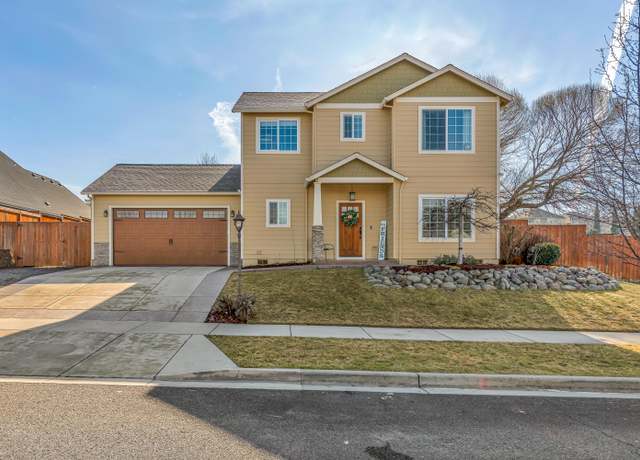 Property at 2864 Strasburg St, Medford, OR 97504, 3 beds, 2.5 baths
