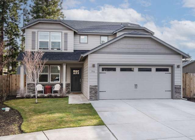 Property at 746 N Roundhouse Ct, Sisters, OR 97759, 4 beds, 3 baths
