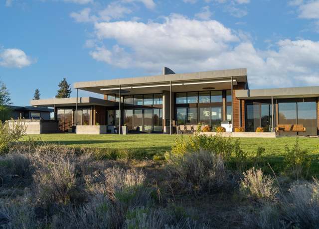 Property at 61623 Hosmer Lake Dr, Bend, OR 97702, 4 beds, 4.5 baths