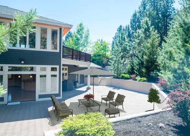 Property at 3145 NW Colonial Dr, Bend, OR 97703, 3 beds, 3 baths