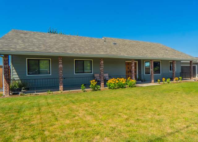 Property at 1510 N Phoenix Rd, Medford, OR 97504, 3 beds, 2 baths