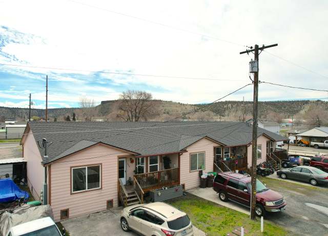 Property at 1020 NW 10th St, Prineville, OR 97754, 9 beds, 6 baths