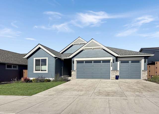 Property at 3834 NE Oakside Loop, Bend, OR 97701, 3 beds, 3 baths