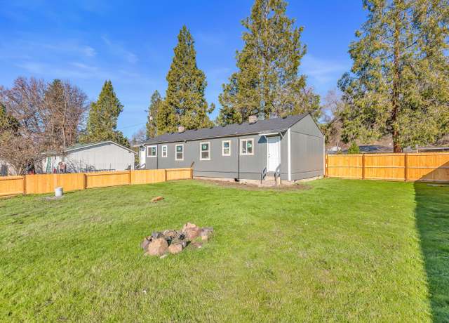 Property at 142 Onyx St, Eagle Point, OR 97524