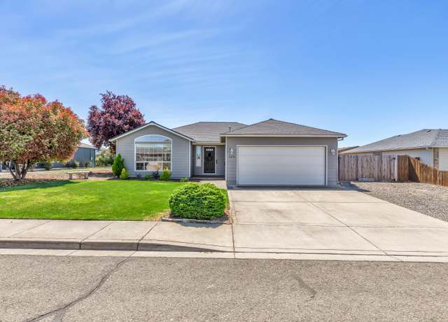 Property at 2320 Savannah Dr, Central Point, OR 97502, 3 beds, 2 baths