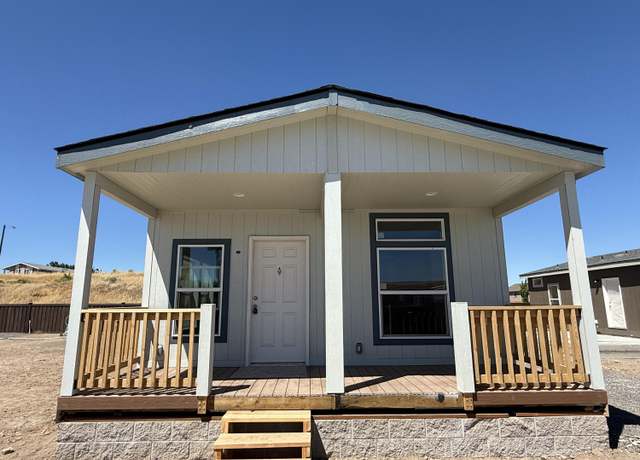 Property at 946 SE 10th St #59, Madras, OR 97741, 3 beds, 2 baths