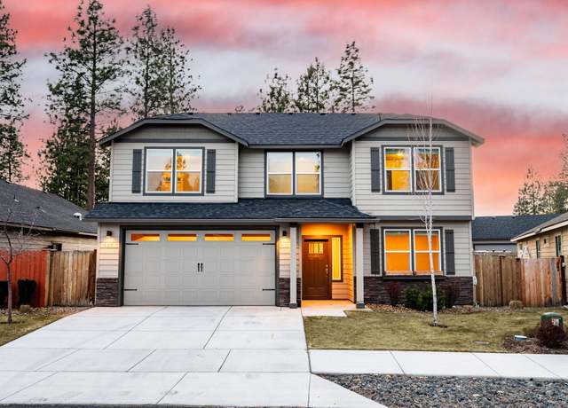 Property at 907 N Smith Ct, Sisters, OR 97759, 4 beds, 2.5 baths