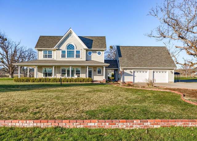 Property at 4508 Dodge Rd, White City, OR 97503, 4 beds, 2.5 baths