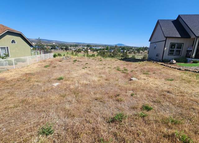 Property at 825 SW Sunnyside Dr, Madras, OR 97741