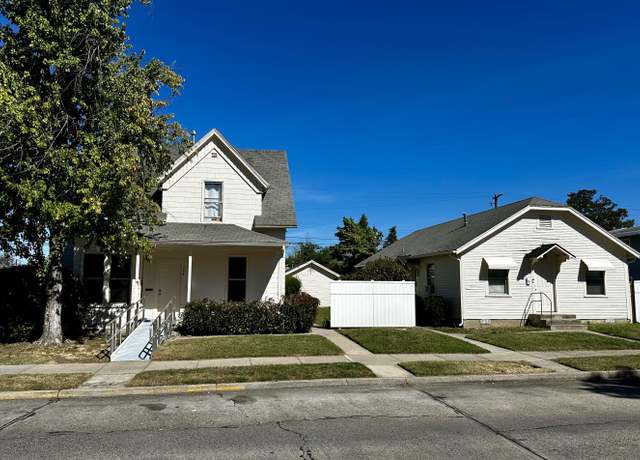 Property at 325 W 4th St, Medford, OR 97501, 7 beds, 4 baths