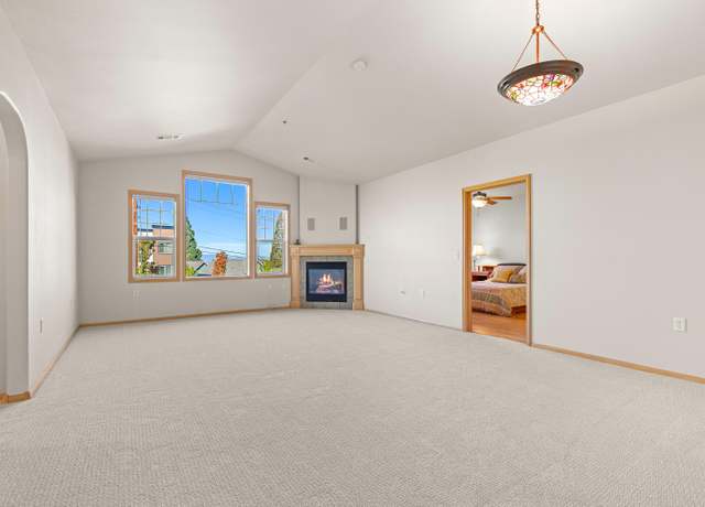 Property at 827 Pavilion Pl, Ashland, OR 97520, 3 beds, 2.5 baths