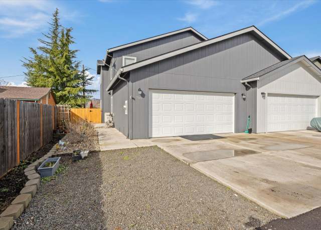 Property at 700 N Ross Ln, Medford, OR 97501, 3 beds, 2.5 baths