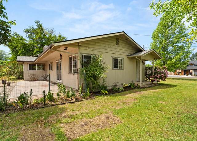 Property at 1960 Cloverlawn Dr, Grants Pass, OR 97527, 3 beds, 2 baths