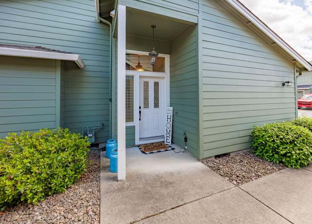 Property at 353 Live Oak Loop, Central Point, OR 97502, 3 beds, 2.5 baths