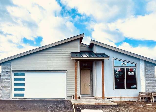 Property at 271 E Diamond Peak Ave, Sisters, OR 97759, 3 beds, 3 baths