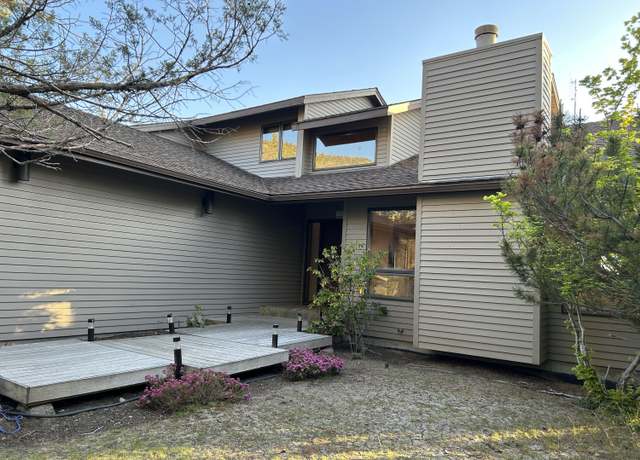 Property at 11822 SW Lodi Ct, Powell Butte, OR 97753, 4 beds, 2.5 baths