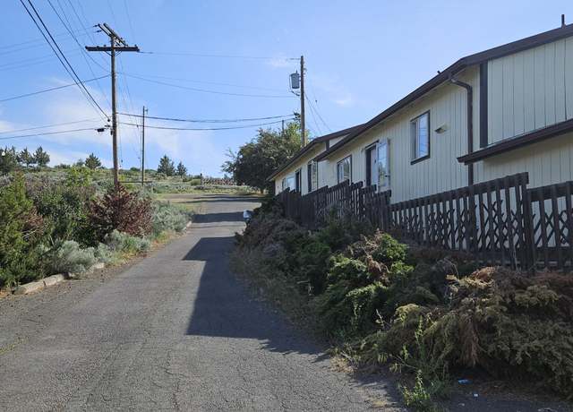 Property at 1801 Thrall St, Klamath Falls, OR 97601, 8 beds, 4 baths