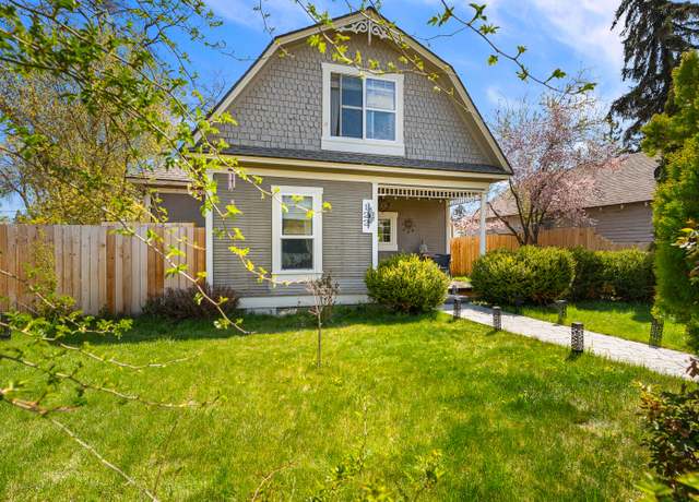 Property at 122 SW 10th St, Redmond, OR 97756, 2 beds, 1 bath